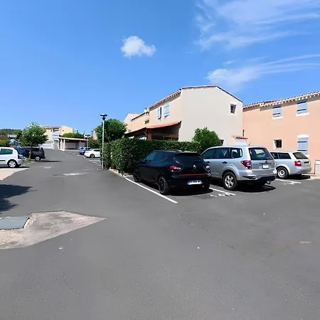 1 - A 5 Minutes Apartment *